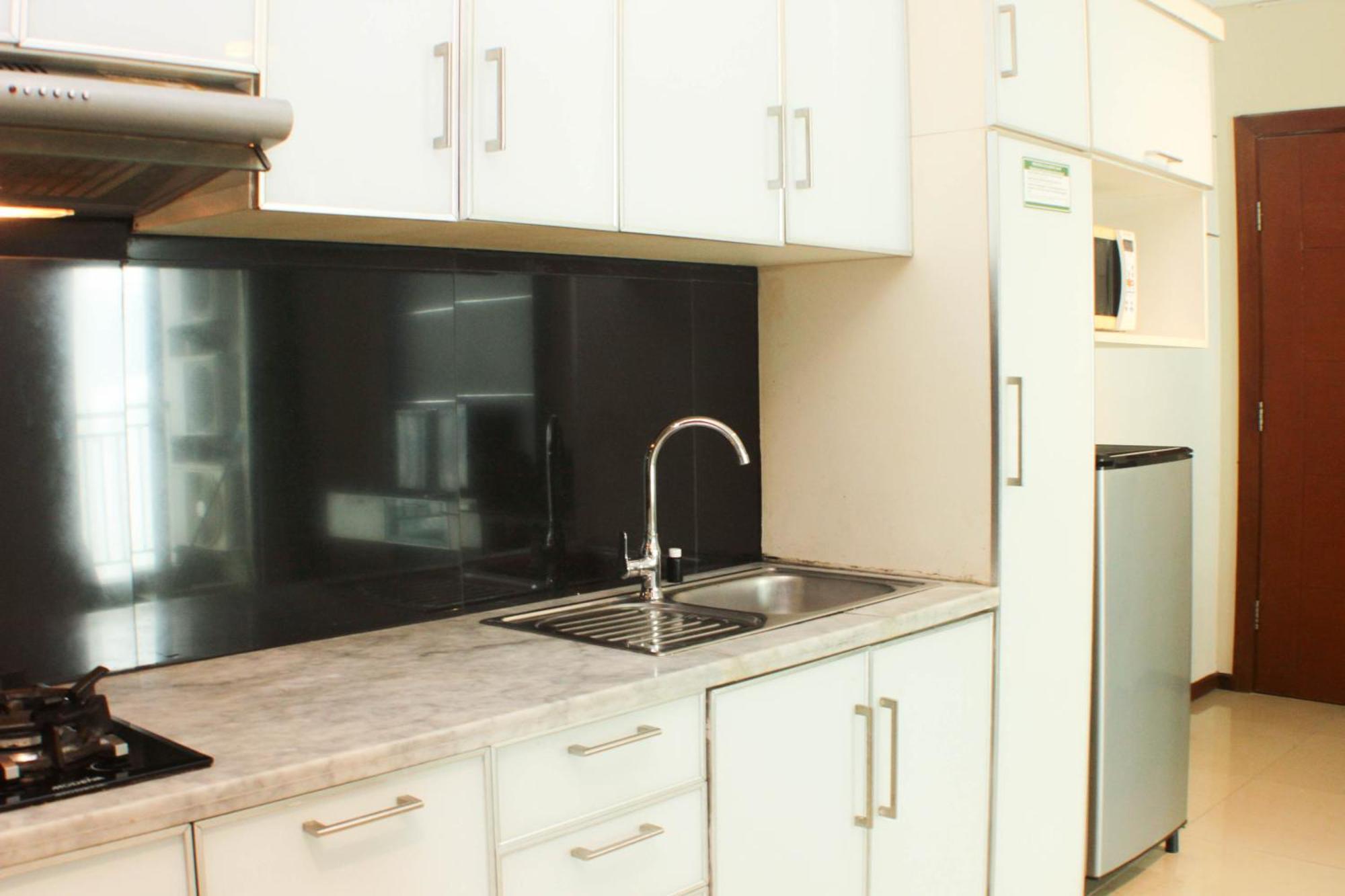 Great Location And Comfy 2br At Thamrin By Travelio Apartemen