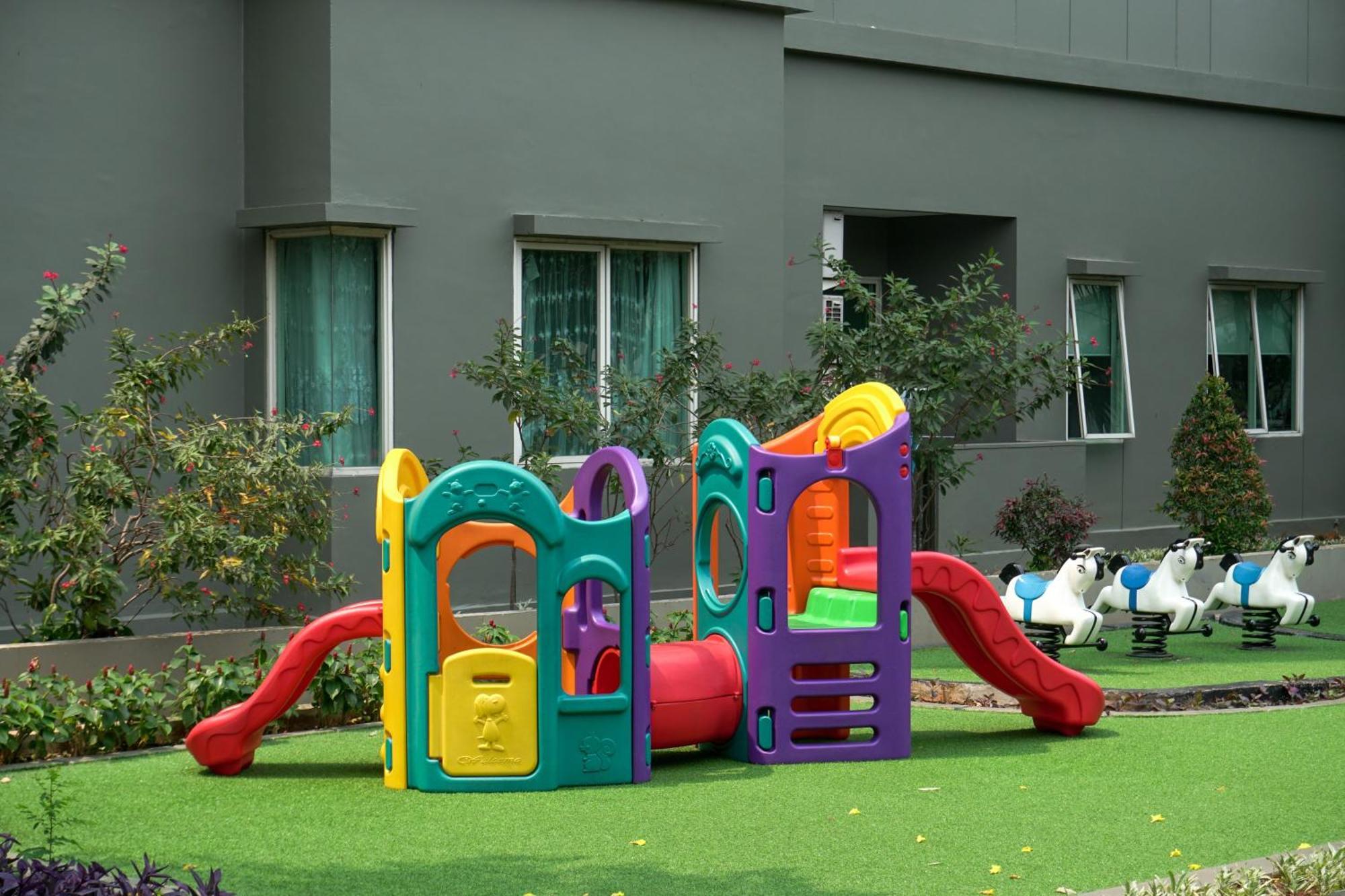 Great Location And Comfy 2br At Thamrin By Travelio Apartemen *